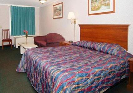 King Room - Non-Smoking interior